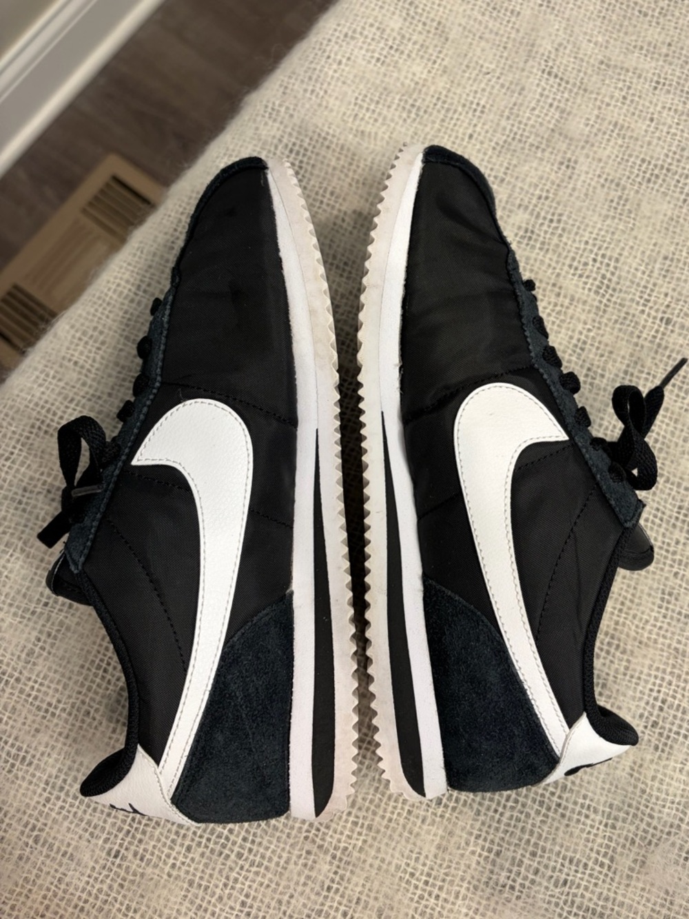 NIKE  Classic Cortez Black and white retro Womans size 8  D 72795-001 - Picture 5 of 11